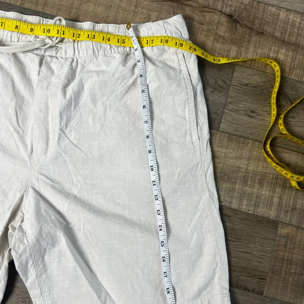 H&M Men's Light Cream Flat Front Shorts - Picture 4 of 4